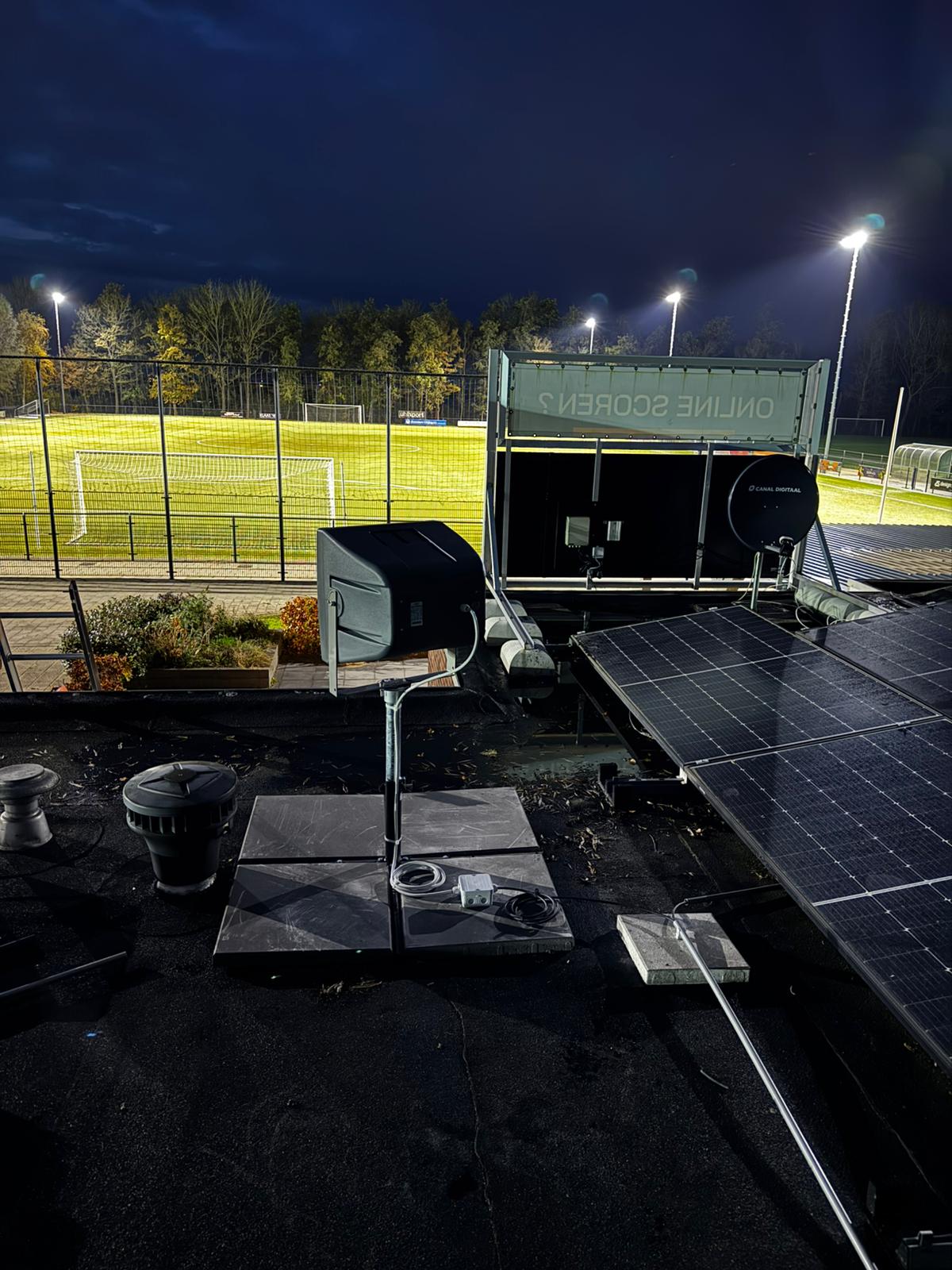 Nieuwe muziekinstallatie buiten geplaatst