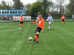 De Straat van Hormuz: Nul doorgelaten. 45+ 16