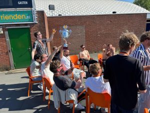 Roze bril op het voetbalveld 12
