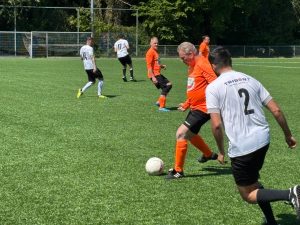 Roze bril op het voetbalveld 2