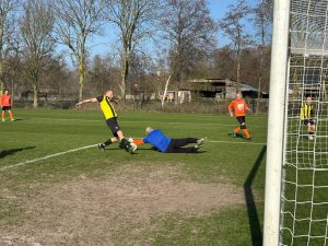 Veteranen slijten, lokaal wint en Oostzaan wordt Oranje 10