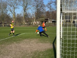 Veteranen slijten, lokaal wint en Oostzaan wordt Oranje 11