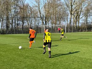 Veteranen slijten, lokaal wint en Oostzaan wordt Oranje 15