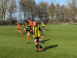 Veteranen slijten, lokaal wint en Oostzaan wordt Oranje 16
