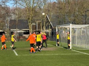 Veteranen slijten, lokaal wint en Oostzaan wordt Oranje 1