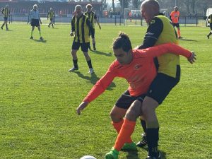 Veteranen slijten, lokaal wint en Oostzaan wordt Oranje 25