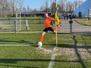 Veteranen slijten, lokaal wint en Oostzaan wordt Oranje 2