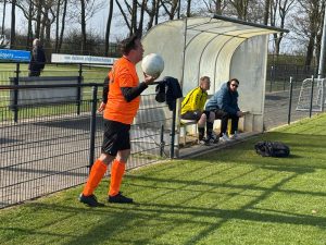 Veteranen slijten, lokaal wint en Oostzaan wordt Oranje 30