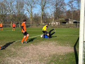 Veteranen slijten, lokaal wint en Oostzaan wordt Oranje 8