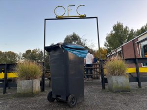 Voetbal mte een grote V en politiek met een kleine p 16