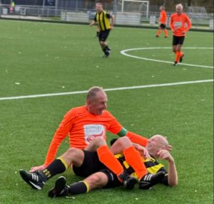 Voetbal mte een grote V en politiek met een kleine p 5