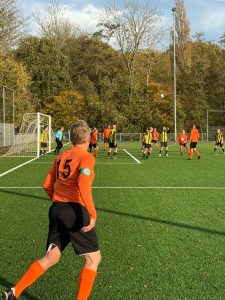 Voetbal mte een grote V en politiek met een kleine p 7