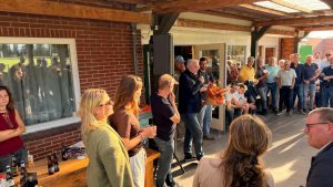 Zonnig Oranjefeest en Aftrap in duurzame bruine kroeg 16