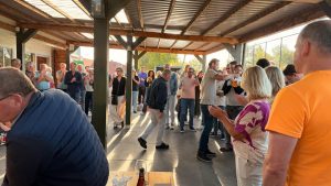 Zonnig Oranjefeest en Aftrap in duurzame bruine kroeg 22