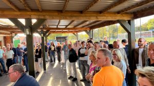 Zonnig Oranjefeest en Aftrap in duurzame bruine kroeg 7